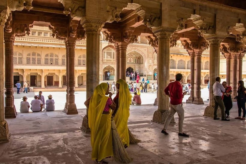 Jaipur: Amber Fort, Stepwell & Jal Mahal with Pickup - FAQ