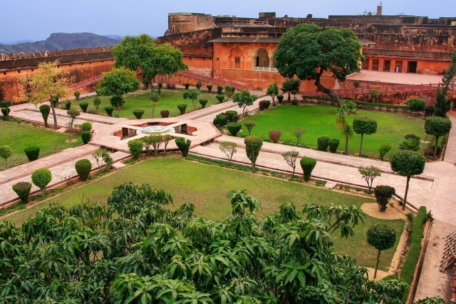Jaipur Amer Fort, Jal Mahal & Stepwell Private Half-Day Tour - A Private Car Makes the Five-Hour Route Easier