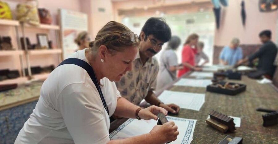 Jaipur: Block Printing Workshop In the Heart of City Center - Printing Jaipur’s patterns by hand