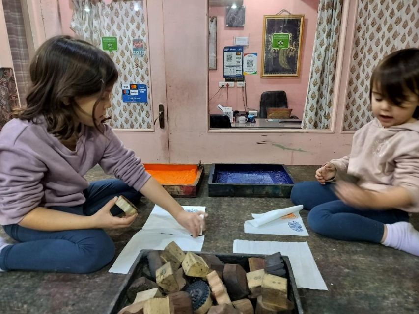 Jaipur: Block Printing Workshop In the Heart of City Center - The workshop setting and the people