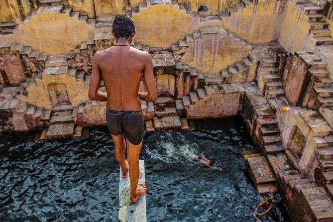 Jaipur by locals : Private Tour of Hidden & Iconic Sights - A market stop between the grand buildings