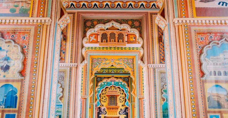 Jaipur City Tour: City Palace, Jantar, Hawa & Jal Mahal - At a glance