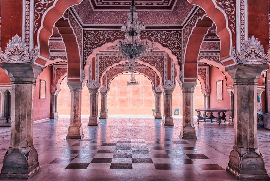 Jaipur City Tour: City Palace, Jantar, Hawa & Jal Mahal - Hawa Mahal: the photo stop with a purpose