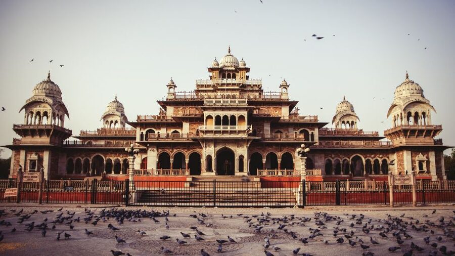 Jaipur City Tour: City Palace, Jantar, Hawa & Jal Mahal - Lunch: a pause, with the menu and price to check