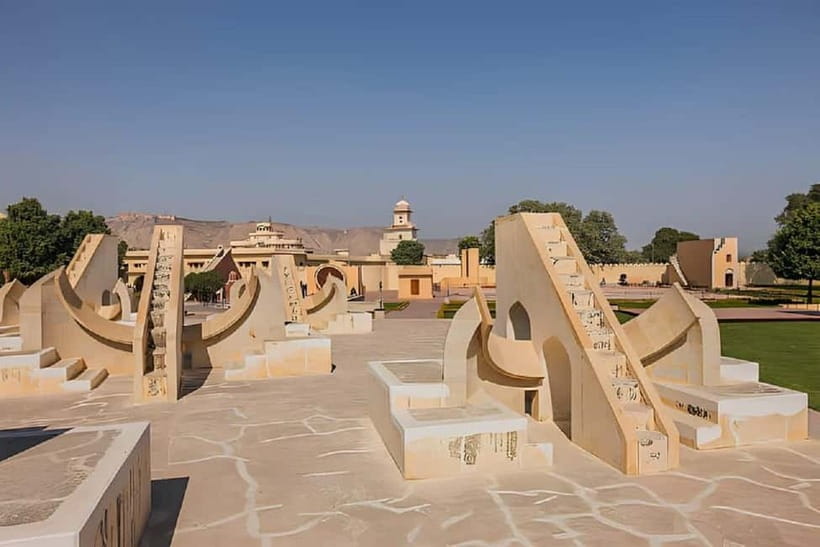 Jaipur: Elephant Activities Feed, Paint & Ride with Pickup - Clothes, timing, and animal-care questions