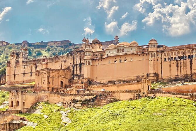 Jaipur Full Day Attractions Tour by AC Car with Local Guide - Jaipur by car, with time for more than the monuments