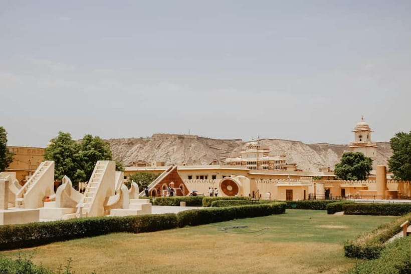 Jaipur: Full-Day City Tour with Car, Guide & Skip-the-Line - Lunch and Jaipur’s markets