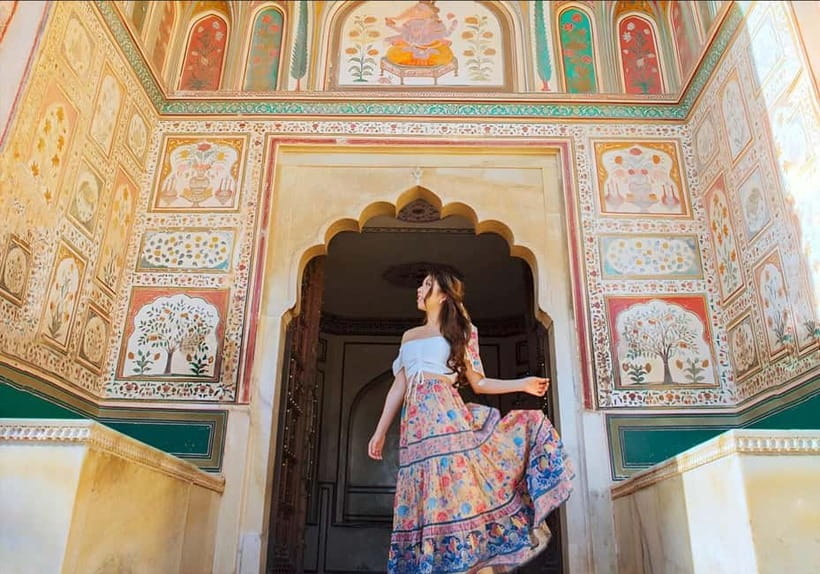 Jaipur: Half-Day Guided Sightseeing Tour with Flower Market - City Palace: allow time for the royal complex