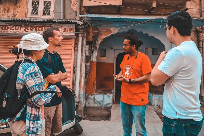 Jaipur Heritage Walking Tour - Isarlat Sargasooli and Tripolia Gate