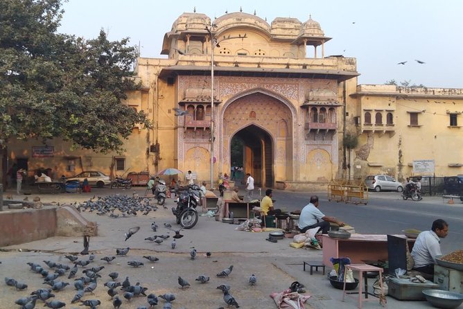 Jaipur Heritage Walking Tour - Local life, Havelis and Temples - Old havelis and narrow lanes
