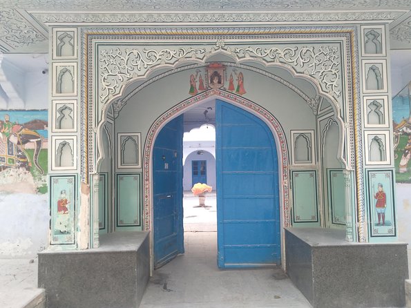 Jaipur Heritage Walking Tour - Local life, Havelis and Temples - Aarti at Govind Devji Temple