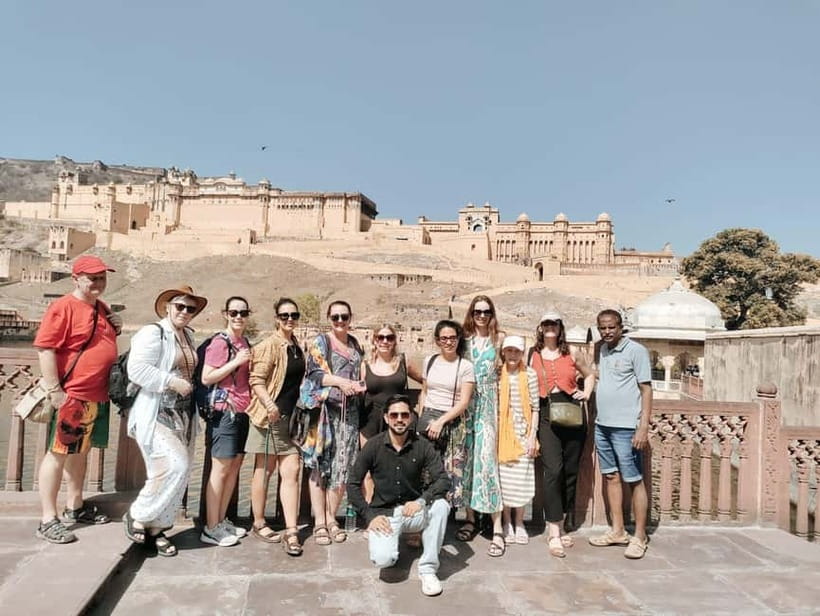 Jaipur: Jaipur & Amber Fort Full or Half-Day Guided Tour - A private car makes Jaipur easier to connect