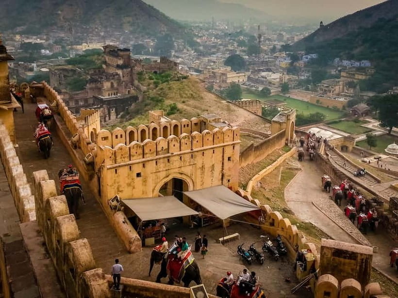 Jaipur: Jaipur & Amber Fort Full or Half-Day Guided Tour - Jantar Mantar and Hawa Mahal round out the city route
