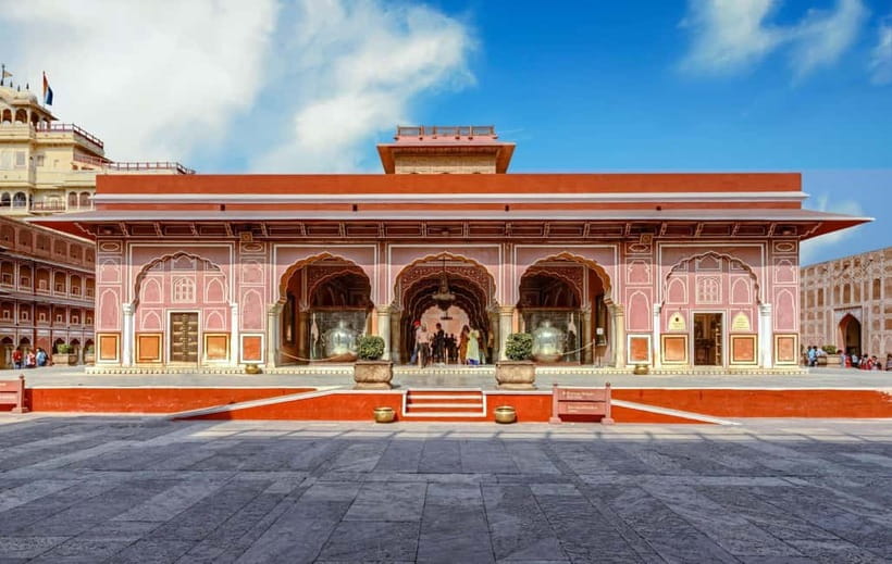 Jaipur: Jaipur & Amber Fort Full or Half-Day Guided Tour - The guide and driver shape the day