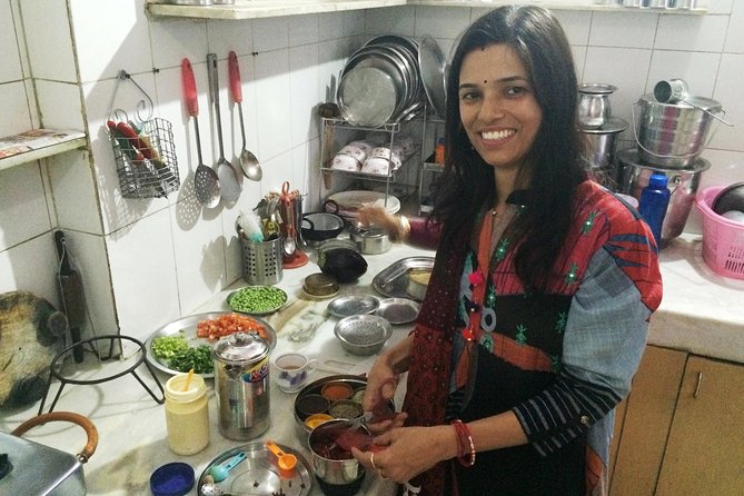 Jaipur Market Tour & Vegetarian Rajasthani Home Cooking Class - Jaipur’s market is the first classroom