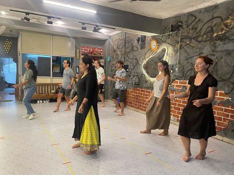 Jaipur: Namaste Bollywood l Dance like a Star - Start with the song, not the steps
