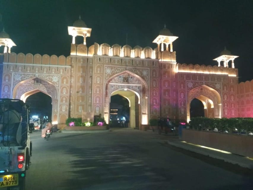 Jaipur: Night Tour of Amer & pink city by an open air jeep - Jal Mahal: a short stop beside the water