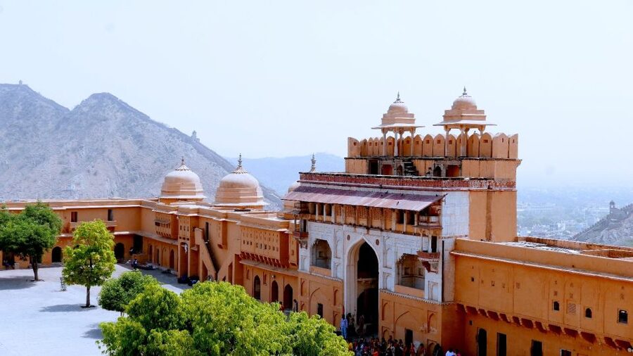 Jaipur: Private Full Day City Sightseeing Tour with Guide - Amber Fort and the mirror work of Sheesh Mahal