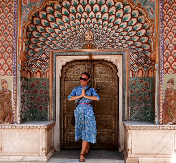 Jaipur: Private Full Day City Sightseeing Tour with Guide - Gaitor Ki Chhatriyan and the final stretch