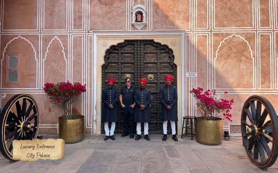 Jaipur: Private Full-Day Guided City Tour - Amber Fort and Jal Mahal: two very different views