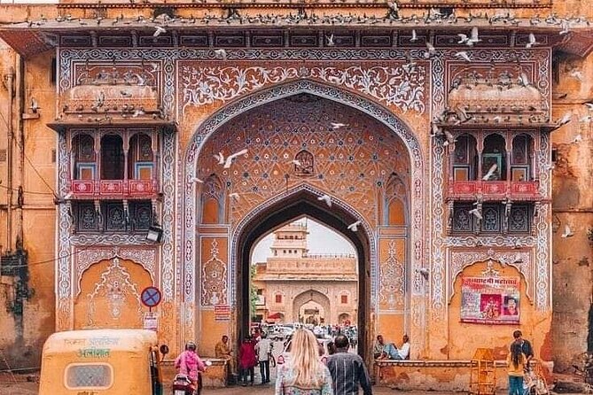Jaipur Private Full-Day Sightseeing Tour By Car - Jal Mahal and the Royal Gaitor tombs