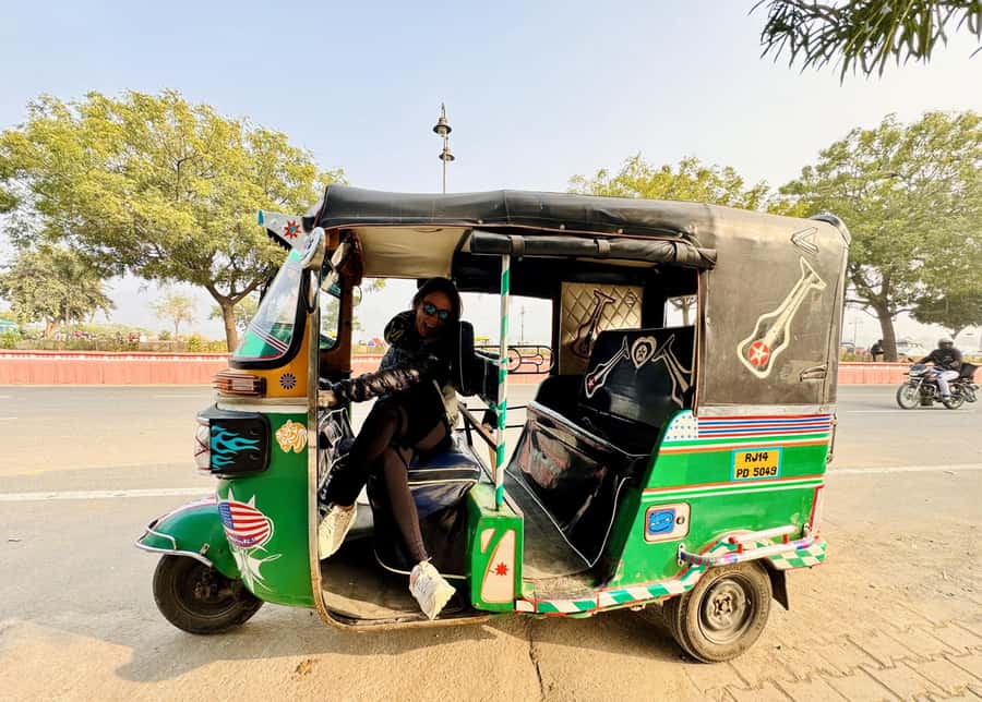 Jaipur: Private Full-Day Sightseeing Tour by Tuk-Tuk - Hawa Mahal and the old city