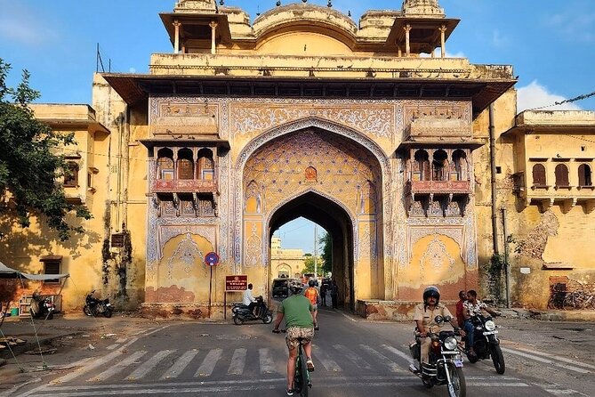 Jaipur Private Full-Day Sightseeing Tour by Tuk-Tuk with Pickup - Panna Meena Kund and the local markets