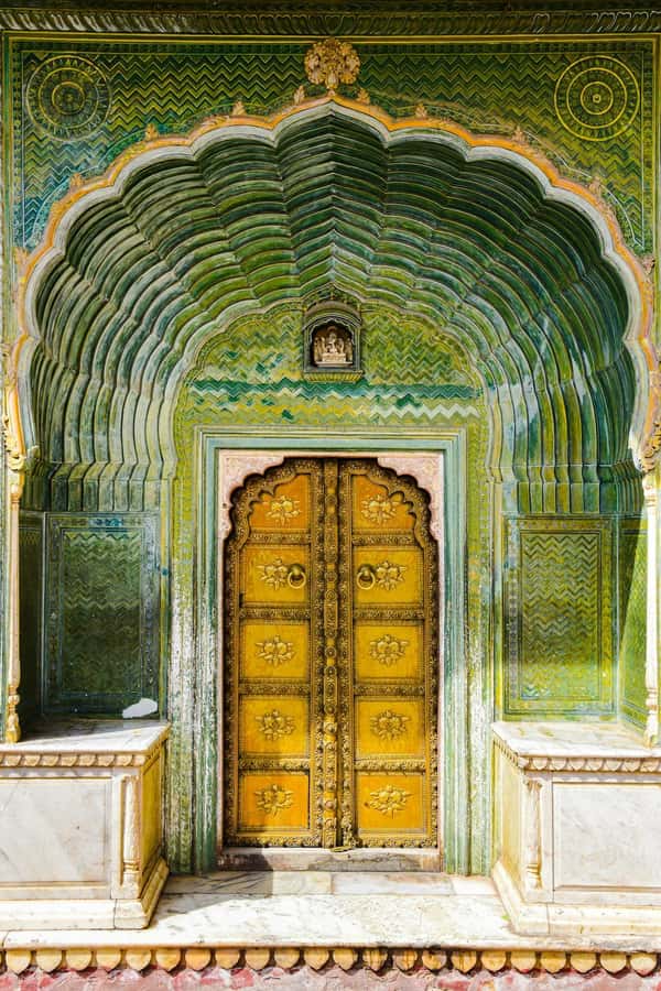 Jaipur: Private PinkCity & Stepwell Heritage Tour with Guide - Jal Mahal: a short pause by Man Sagar Lake