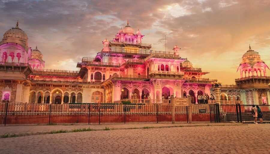Jaipur Sightseeing by Tuk-Tuk: Temples, Palaces & Markets - Panna Meena ka Kund adds a change of pace