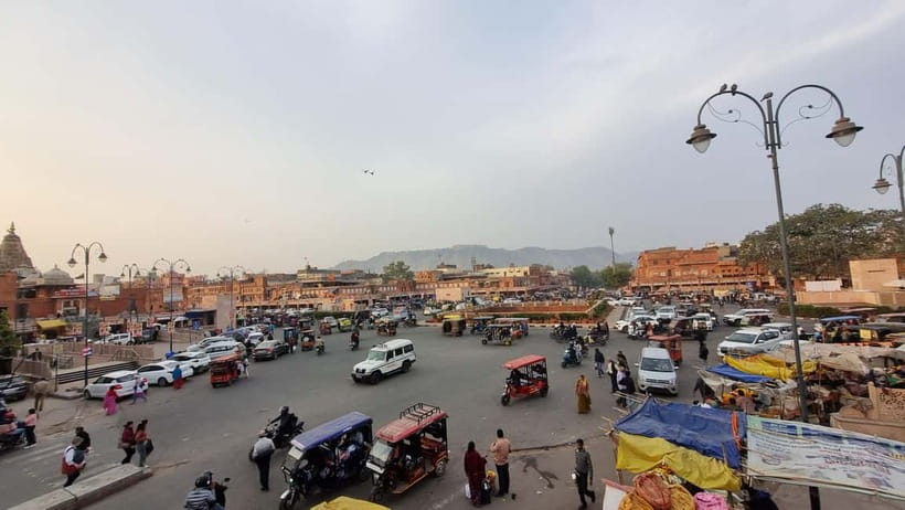 Jaipur :The Twilight Magic of Pink City- Heritage Walk Tour - Jaipur comes into focus at street level