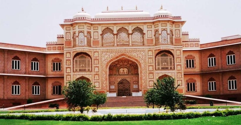 Jaipur Tour ( Pink City ) by Car From Delhi - All Inclusive - Hawa Mahal: Jaipur’s famous facade