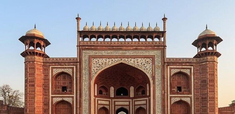Mumbai to Agra Taj Mahal Tour: Same-Day or Multi-Day - At the Taj Mahal, Give the Guide Room to Explain