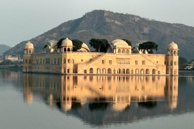 Private Full Day Tour of Jaipur with Guide - City Palace and Jantar Mantar: royalty beside science