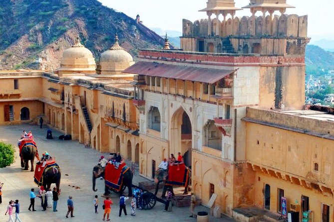 Private Jaipur sightseeing Tour by Car - All Inclusive - Jantar Mantar rewards a guide’s explanation