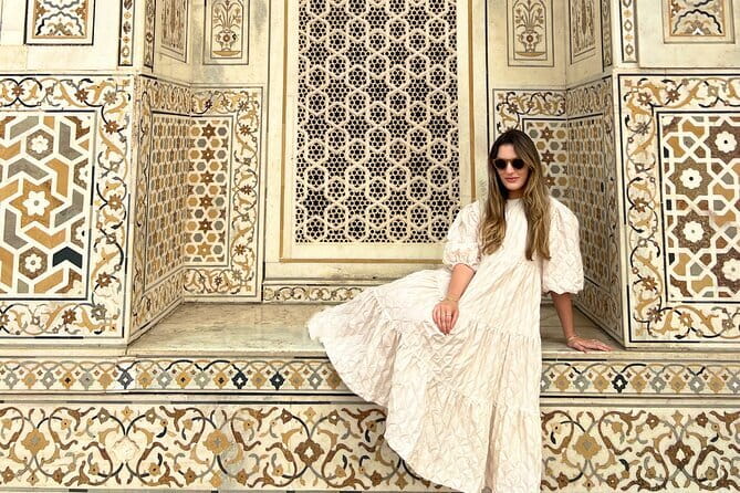 Private Transfer Agra to Delhi - Price, vehicle size, and what is covered
