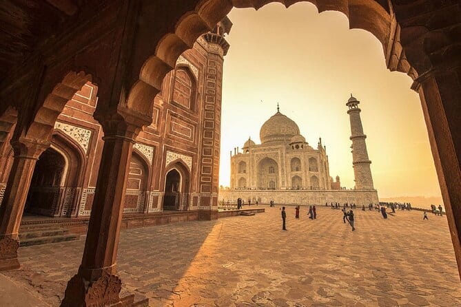 Private Transfer Agra to Delhi - The value of a private car over a shared ride