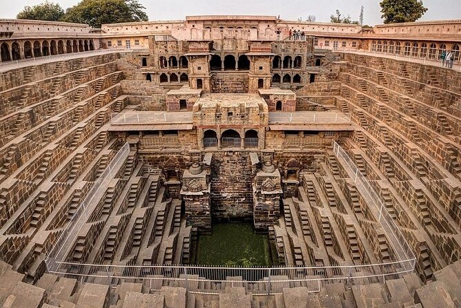 Private Transfer Agra To Jaipur Via Fatehpur Sikri & Chand Baori, Step Well - Making the Agra to Jaipur drive count