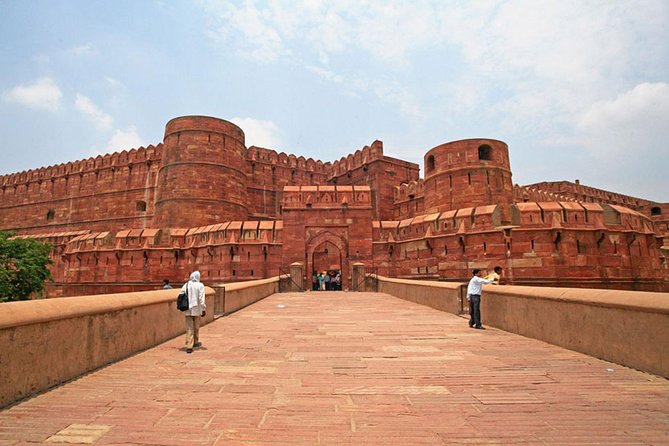 Skip The Line Taj Mahal and Agra fort Tour - What the guide adds