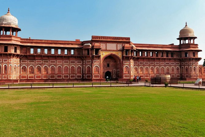 Taj with mausoleum and Agra fort visits : Choose Your Option - A half-day that links two very different Mughal sites