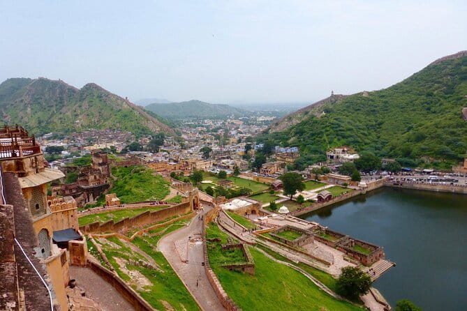 Travel Through the Streets of Jaipur by Tuktuk with a Local - Amber Fort and Jaipur’s royal sights